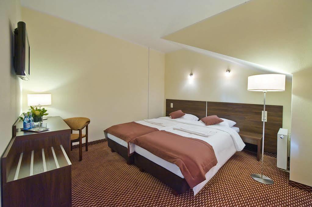 Hotel Cztery Brzozy Gdansk Kowale Kowale  외부 사진